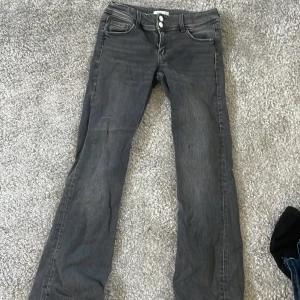 Low waist boot cut jeans - Jätte snygga Low waist Bootcut jeans från Gina 😇
