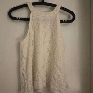 Blus/ topp - Säljer min topp från Lindex som är i storlek 158/164 men passar mig som brukar ha s, så skulle säga att den e i storlek s 