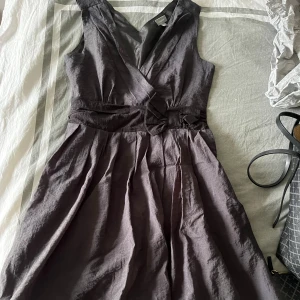 Svart klänning - Supersöt svart klänning i storlek 36