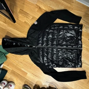 Moncler jacka  - Moncler jacka  Köpt för 8500