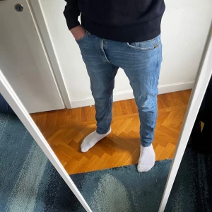 Tiger of sweden jeans - Tiger of sweden jeans i modellen evolve•Skick 9/10• Storlek 32/30 men sitter som 32. Pris kan diskuteras vid snabb affär⭐️ 
