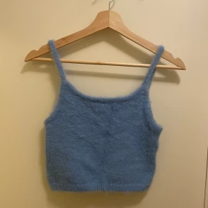 Topp small  - Aldrig använd. Så fin och fluffig. 
