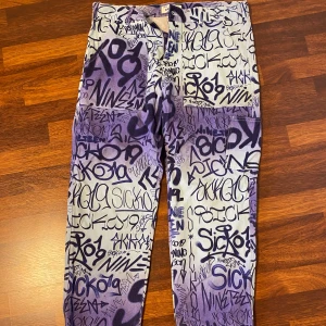 Snygga byxor  - Coola baggy byxor från Pull&Bear i mycket gott skick. Kostade från början 1000 kr.