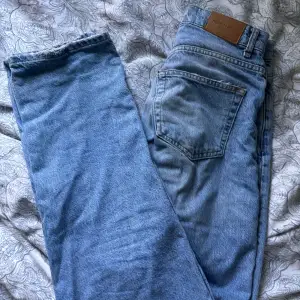 Raka jeans från Gina tricot storlek xs