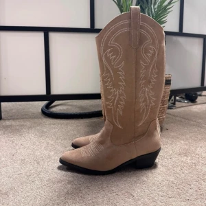 Cowboy boots  - Bara testade inomhus 