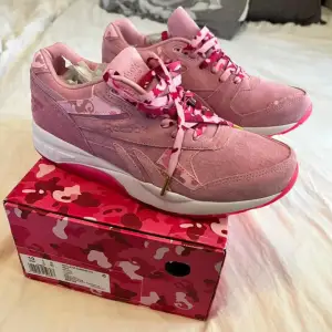 Nya&Oanvända ﻿Cam’ron x Reebok Ventilator Supreme Fleebok 2 (Limitid Edition) ﻿Storlek: US: 10 / EU: 43 ﻿Condition 10 av 10 ﻿ ﻿Klädd i Cams varumärke 