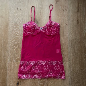 Mesh linne - rosa mesh linne som vil passa en storlek s-m