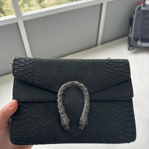 Väska  - Helt ny, kan gå ner i pris