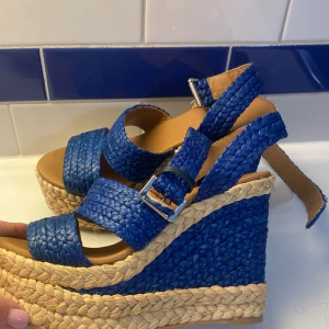 Ralph Lauren kilklack sandaler  - Ralph Lauren kilklack sandaler använda 2gg , strl 38 jättefina