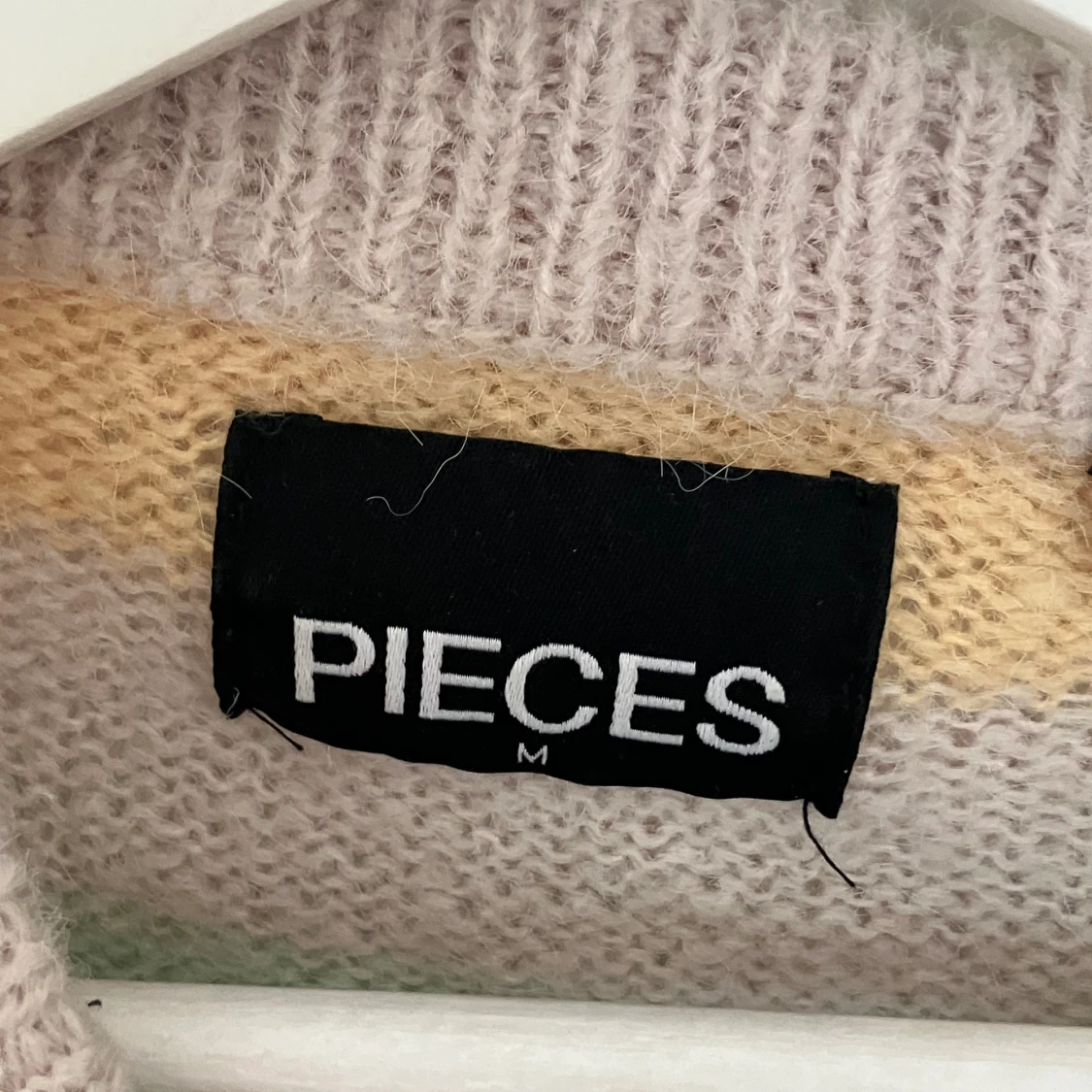 Färgglad stickad  - 90