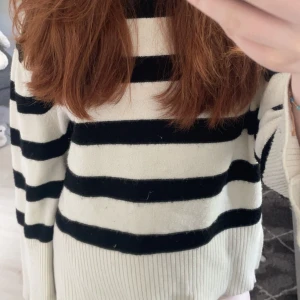 Stickad tröja från bikbok  - Stickad tröja ifrån Bikbok storlek XS. Fint skick använt fåtal ggr