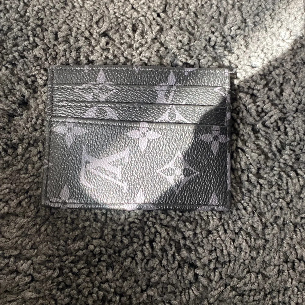  En snygg liten Louis Vuitton plånbok. Övrigt.