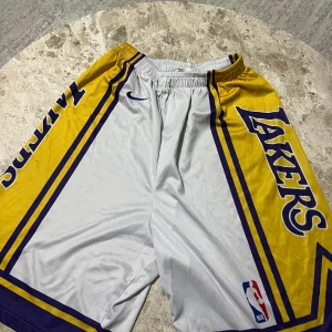 Lakers shorts - Baksetshorts i storlek M-L