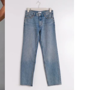 Blåa jeans - Använda några gånger men fortfarande väldigt bra skick.
