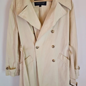 Beige kappa  - Beige kappa, bra skick, tunt tyg, bra för varmare väder, classic, elegant 