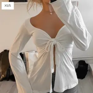 Maddy blouse från design by si, Strl xs/s, dm för mer bilder eller frågor💞