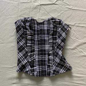 Rutin Korsetttopp - Skitsnygg korsetttopp som passar till allt och ger superfin figur❤️pris kan diskuteras + möts upp i Stockholm 