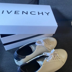 Herr skor - Givenchy skor i storlek 42,5 42 funkar också
