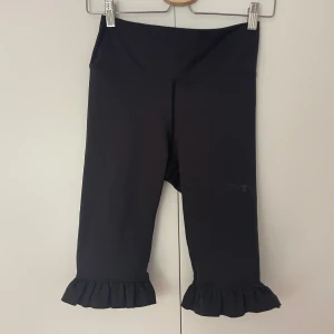 AIMN träningsshort - Använda 1 gång. Supergulliga träningsshorts från AIMN