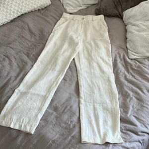 Linnebyxa  - Använt 1 gång, byxan sitter som en smäck och är väldigt bekväm, den är även inte genomskinlig så man ser inte igenom byxan. Väldigt fina till sommaren 