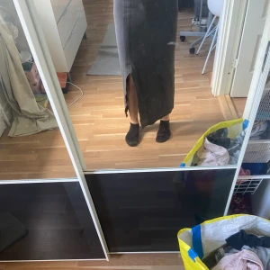 Kjol - Nyskick Långkjol med slits