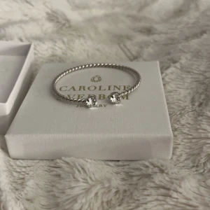 Armband - Caroline Svedbom armband som aldrig är använt❤️Vill bli av med snabbt!