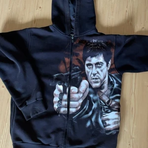Scarface Zip-Up - Använd ett väldigt fåtal gånger, tyvärr för liten för mig