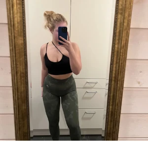 Gymshark träningsbyxor - Såå snygga byxor med perfekt scrunch men har för mycket träningskläder så rensar nu🫡