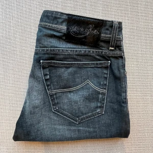 Jacob Cohen 622 - Tja! Säljer nu mina sjukt feta och trendiga Jacob Cohen jeans i den populära modellen 688 | Storlek = 32 | Skick = 10/10, ny skick | Nypris = 5500kr, mitt pris = 1299kr