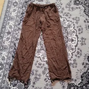 Fina bruna linne byxor som är tyvärr för korta för mig nu och säljer dom💗💖❤️