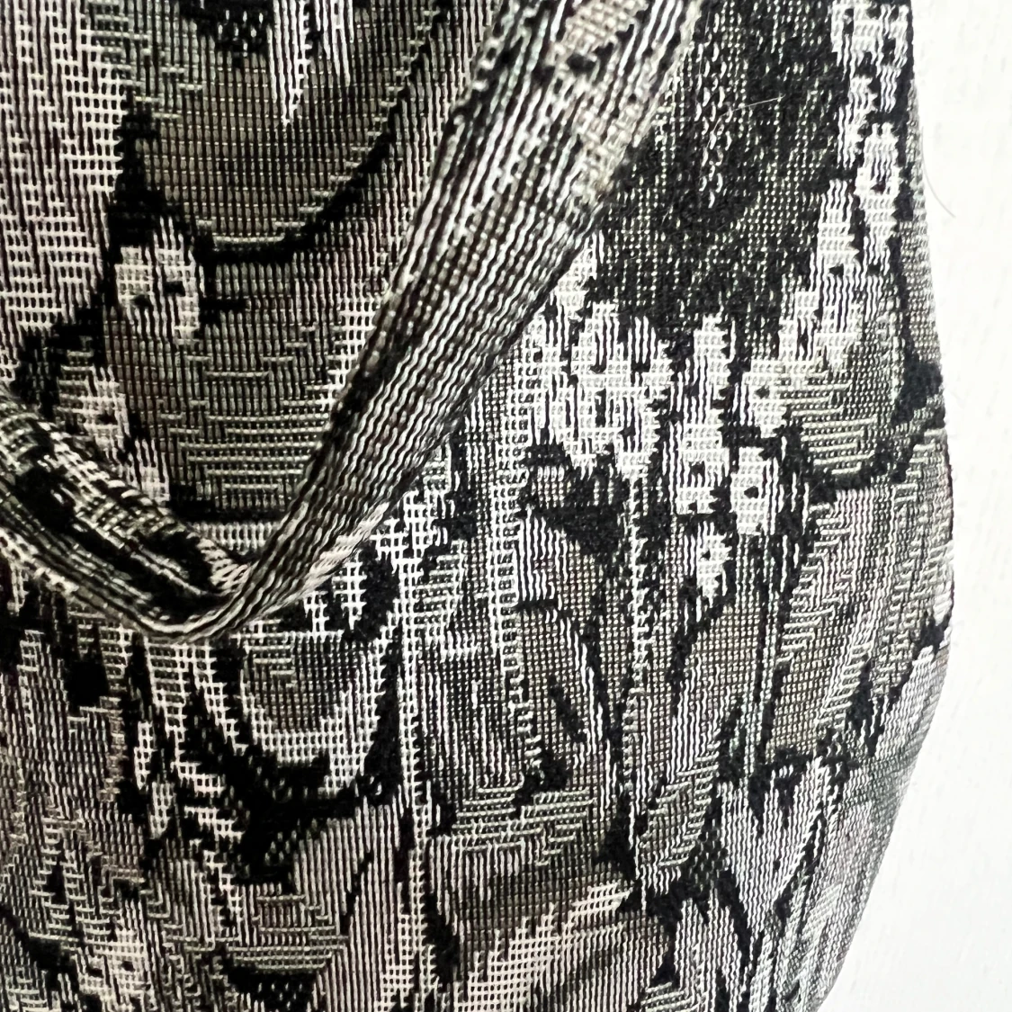 Väska i tyg med guldiga detaljer  - 91