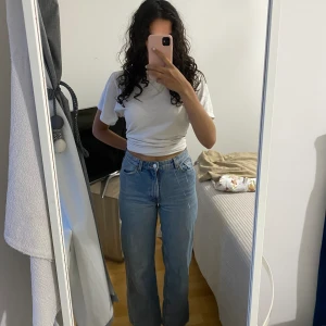 Monki jeans - Säljer dessa snygga jeans från monki eftersom de inte kommer till användning längre, hör av er vid fler frågor 