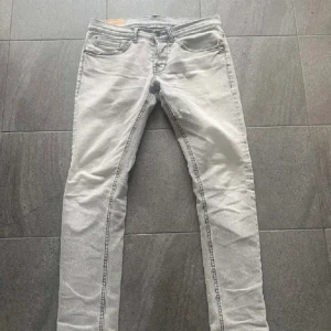 Dondup George - Hej! Säljer nu dessa riktigt sköna dondup George Jeansen. Skicket är bra. Hör av er vid frågor.👍