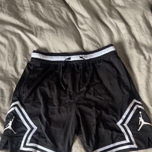 Jordan shorts - Köpt för 700kr på zalando säljer för 550kr 