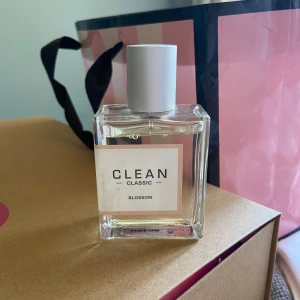 Clean parfym  - Clean classic blossom parfym🌸 Superfräsch parfym, använd fåtal gånger!💗