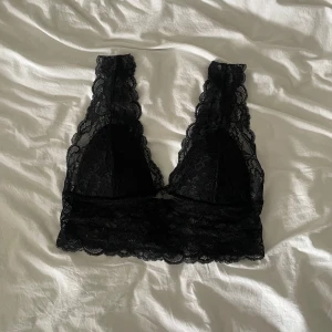 Bralette  - Bratlette från Lindex. Helt oanvänd men köpte fel storlek. 