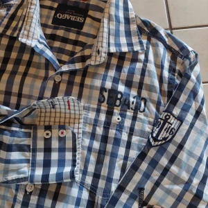 Sebago skjorta  - Fint skick, Blå vit rutig skjorta med lång ärm.