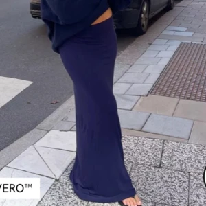 Lång kjol - Super söt långkjol💓aldrig använd, köpt förra sommaren. Tryck gärna på köp nu. Nypris: 299kr