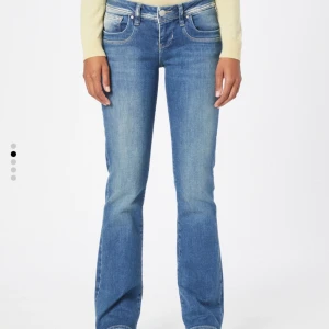 Low waist jeans  - Säljer mina Ltb jeans då dem är för stora för mig. 