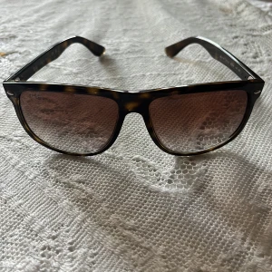 Rayban boyfriend  - Rayban boyfriend i bra skick bara någon repa. Pm vid funderingar!🌟