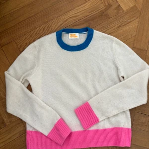 From future tröja💘 - Jätte snygg from future tröja! Super härlig för sommaren och för skolan! Den är Kashmir och st. Xs 
