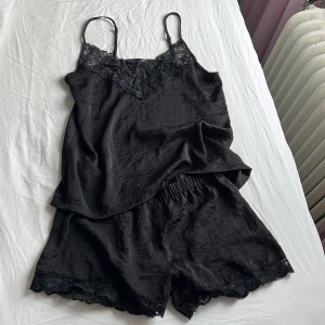 Pyjamas set  - Intimissimi liknande, passar XS-S. Använt fåtal gånger 