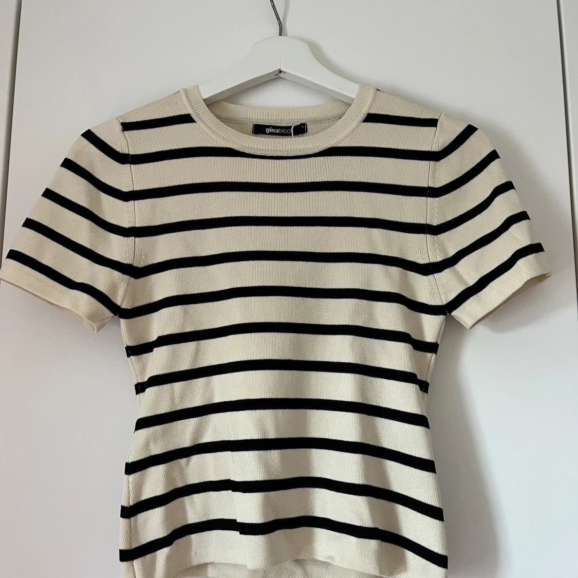 Randig kroppad tröja 