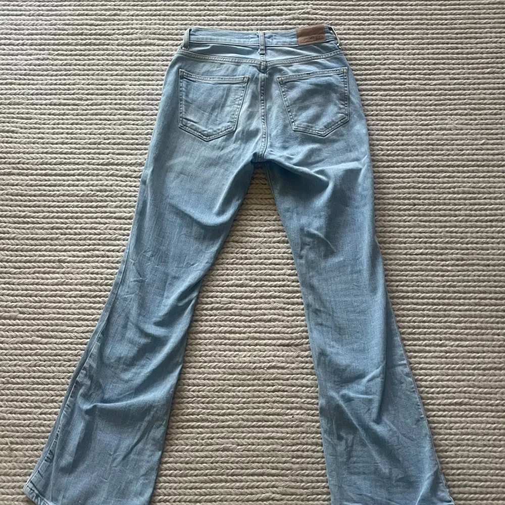 Bootcut jeans från Gina Tricot i strl 34, knappt använda. Jeans & Byxor.