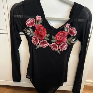 Fin body från Gina tricot - Fint skick 