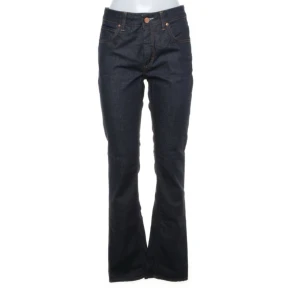 Acne jeans  - Säljer dessa super snygga acne jeans, säljer då de inte passar mig längre. Storlek 31/32, köpta från Sellpy för 470kr, säljer för 200 kr