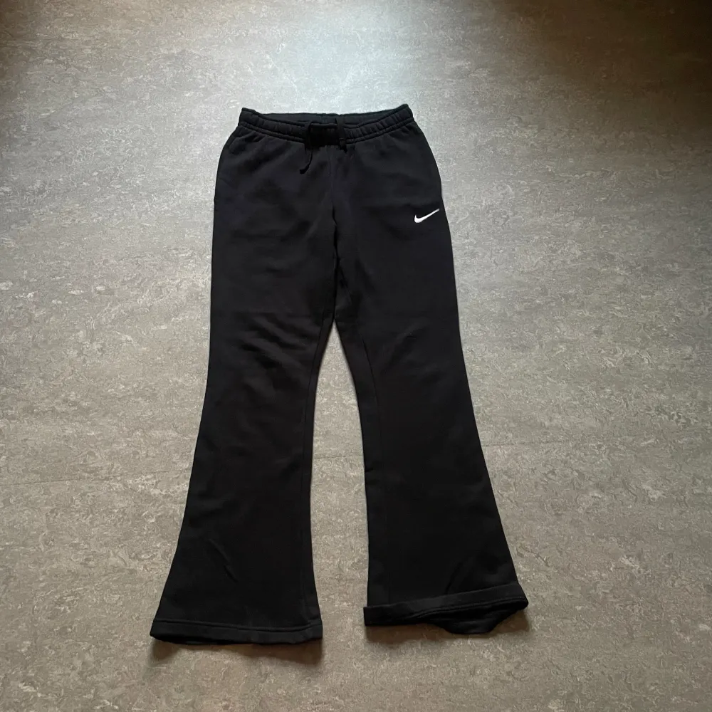 Nike byxor som är aldrig använda . Jeans & Byxor.
