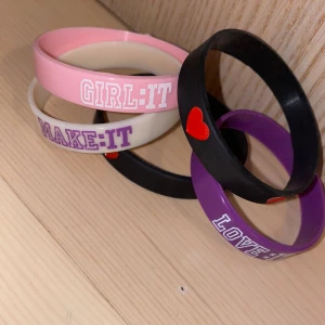 Armband - 5 stycken armband.