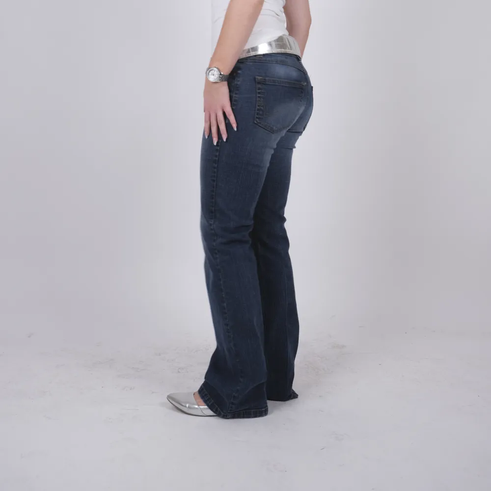 Jeans, midjemått 80cm, innerbenslängd 75cm. Jeans & Byxor.
