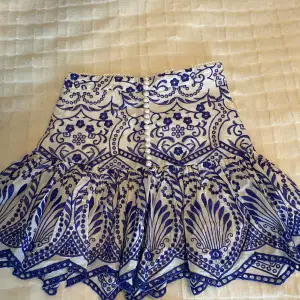 En jättefin kjol från zara! Den är i mycket bra skick. Storlek S!💕